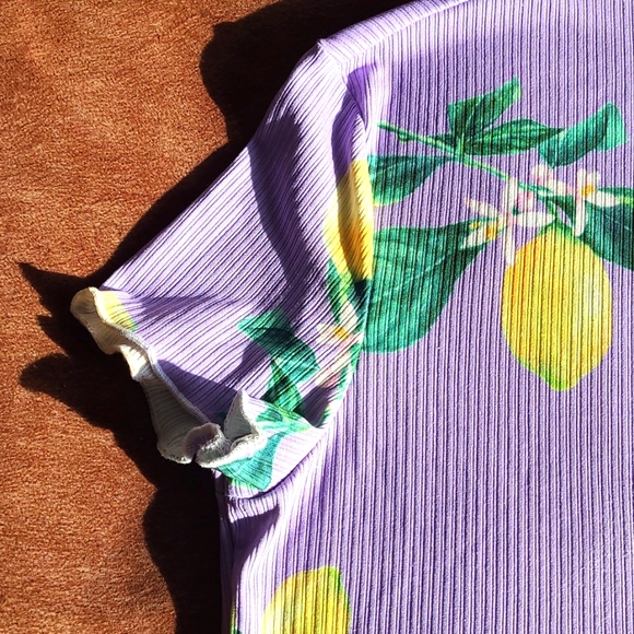 🌷 Lemon Pattern Mock Neck Crop Tee Size S - Picture 2 of 7